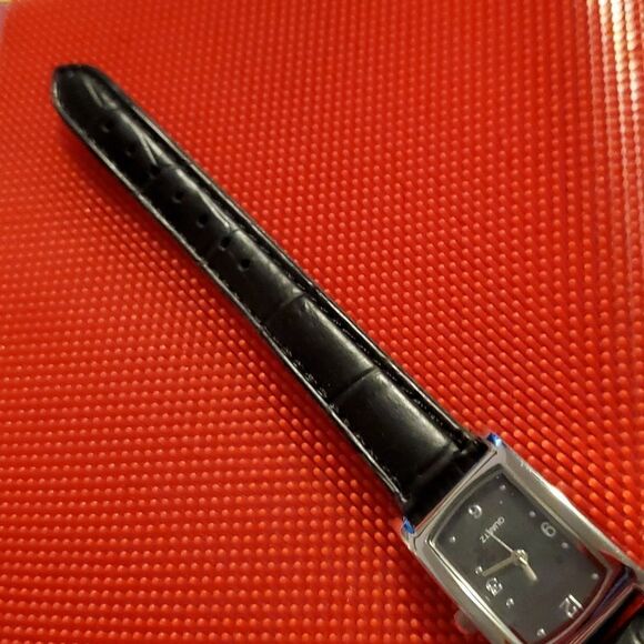 Women's Rectangular Silver Case Watch Black Croc Style Band Wristwatch‎ - Picture 3 of 6